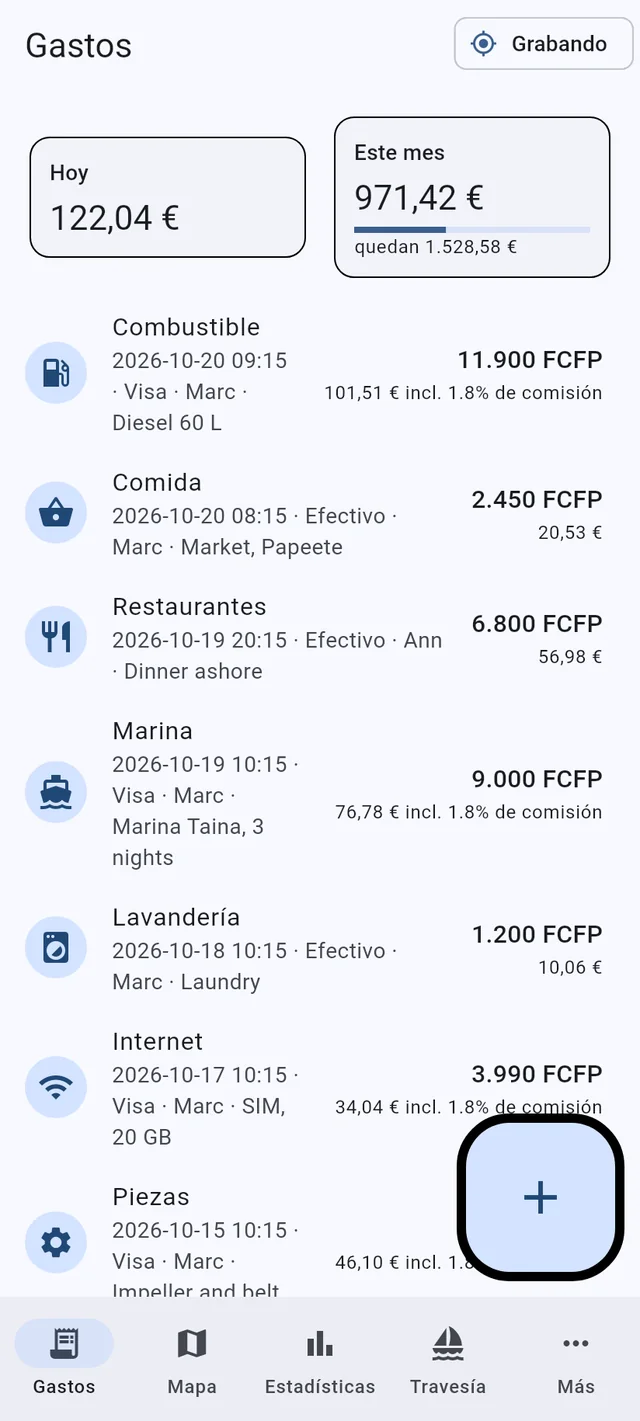 La pestaña Gastos de Boat Budget en un teléfono: totales de hoy y del mes, gastos en varias monedas